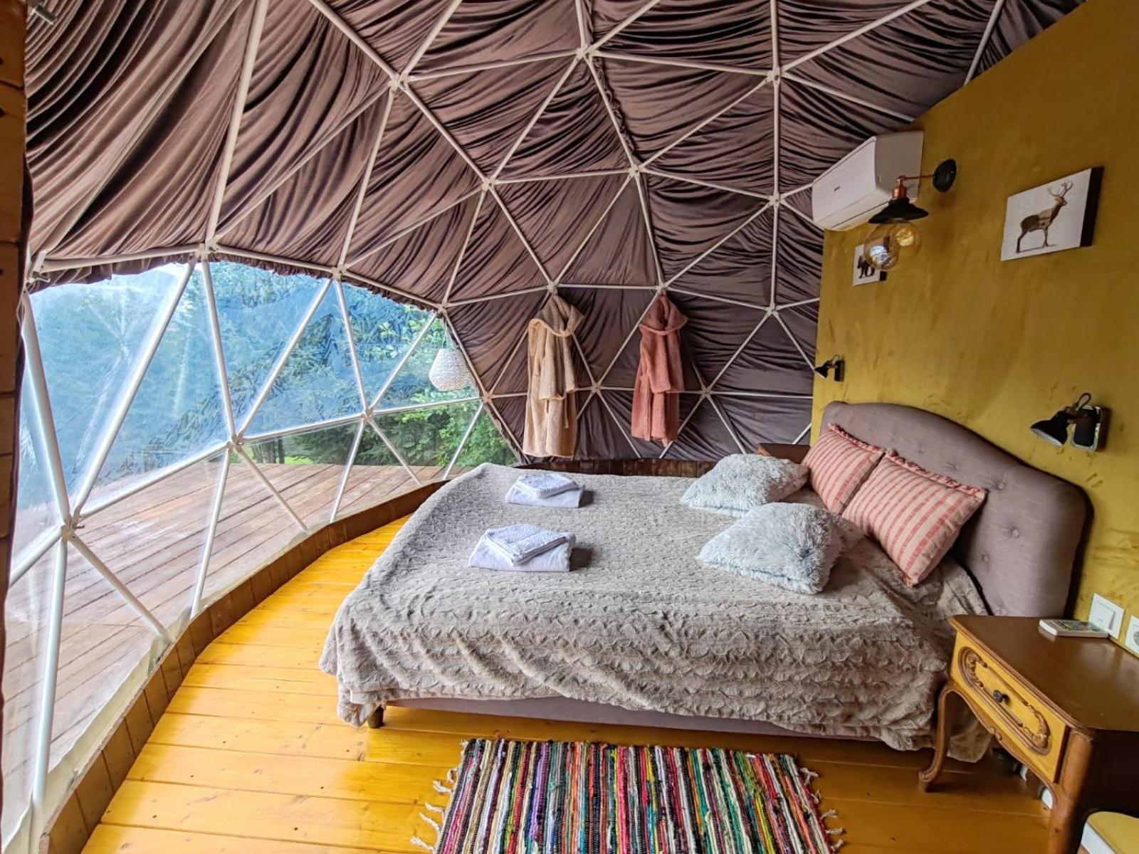 Glamping Zazen Hotel Drumu Carului Bilik gambar